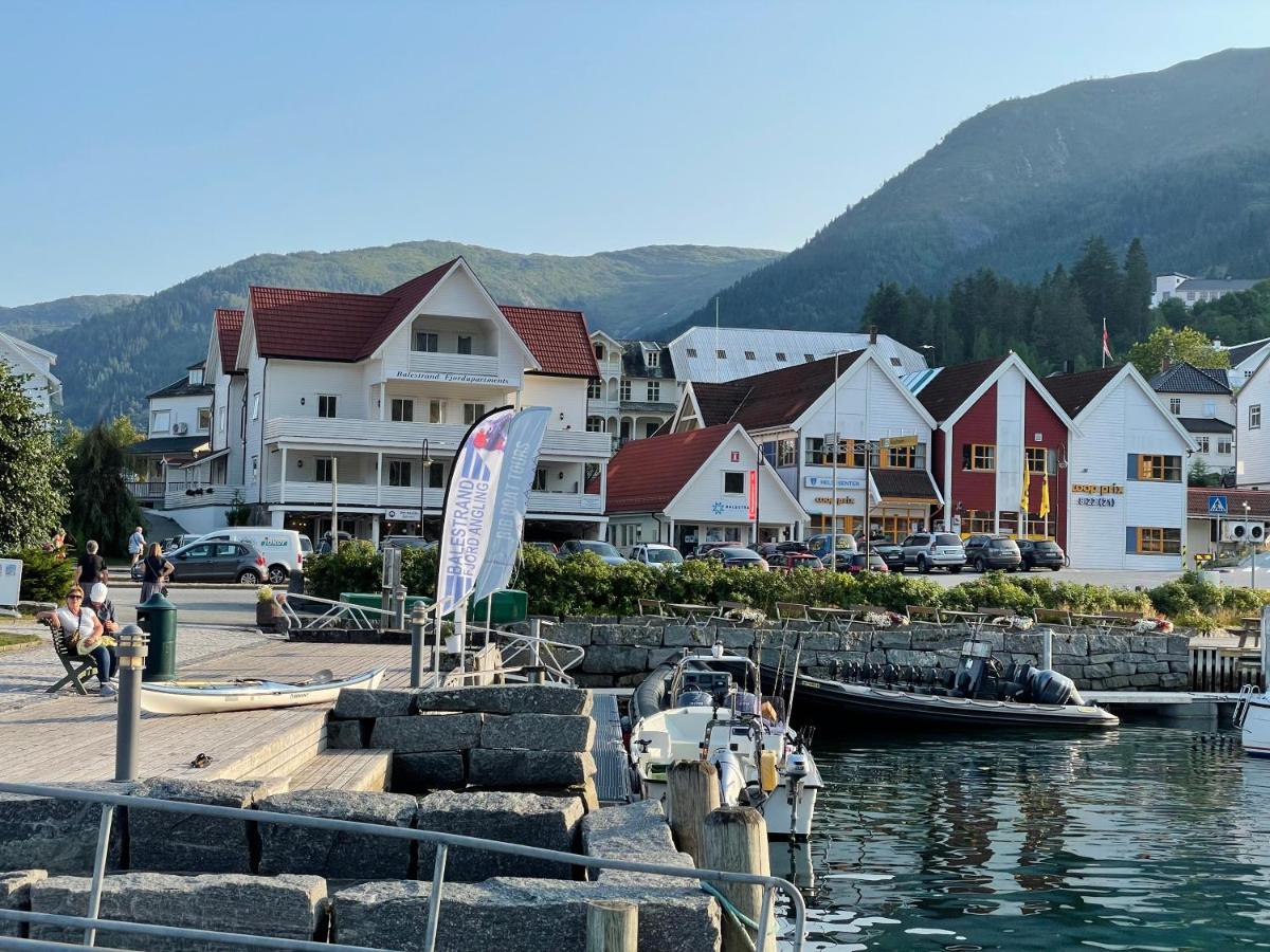 Balestrand Fjordapartments エクステリア 写真